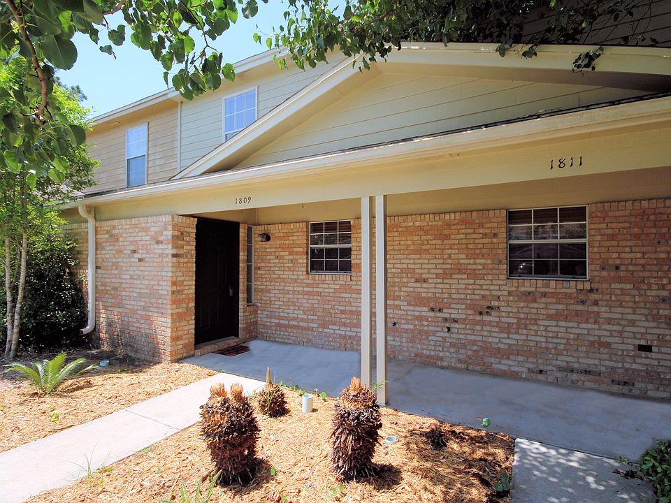 1809 Whispering Oaks Lane