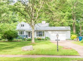 3991 Canterbury Rd, North Olmsted, OH