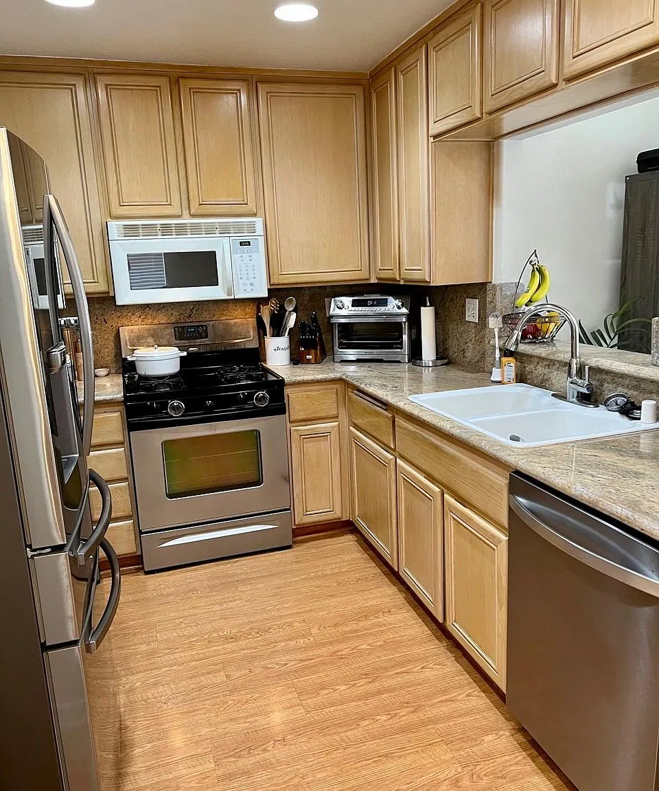 3 bed, 2.5 bath, 1450 sqft, $3,900 — Photo 3