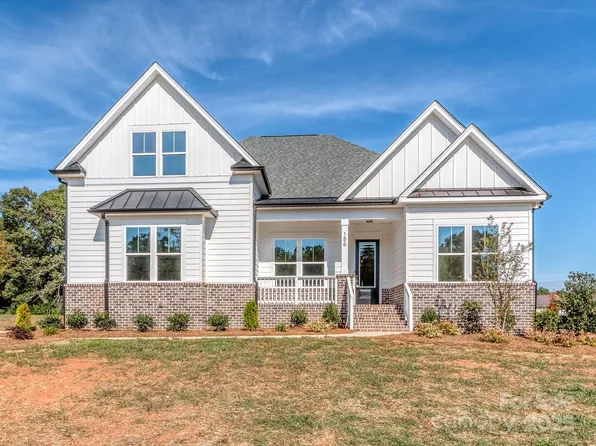 156 Triple Ponds Ct, Clover, SC 29710