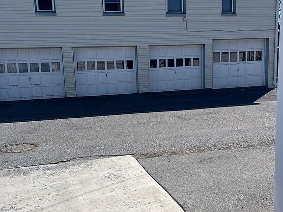 2nd image of 217 W Maple St