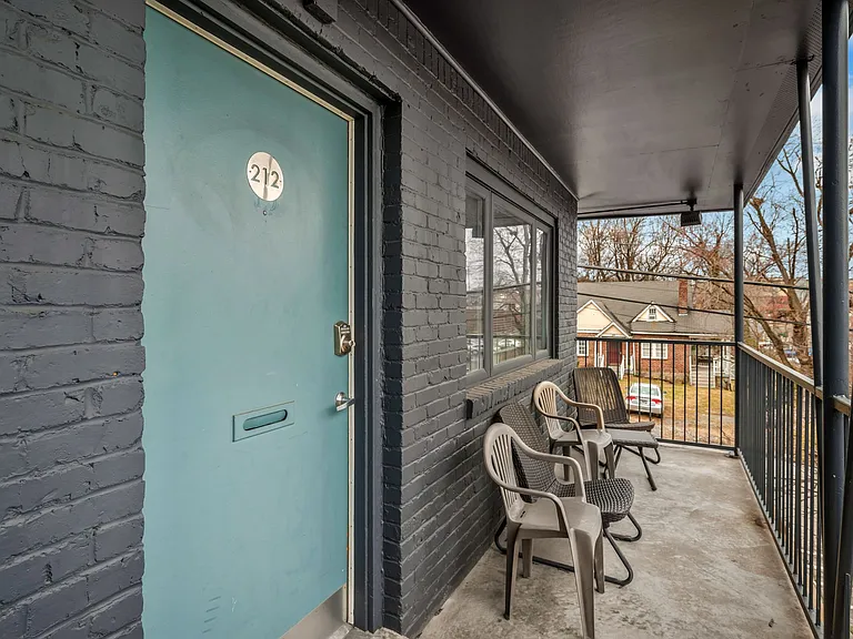 801 Hillview Hts — Photo 3