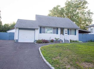 126 Westwood Dr, Brentwood, NY 11717