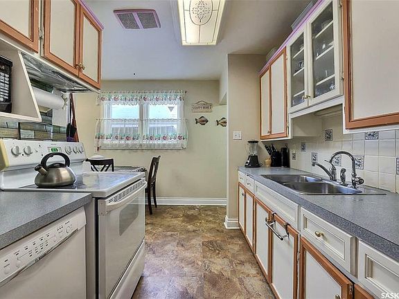 5th image of 2077 Elliott St