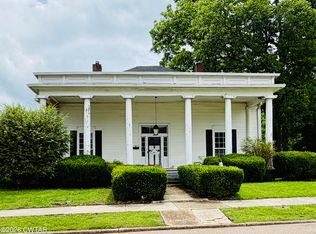 601 S College St, Trenton, TN 38382