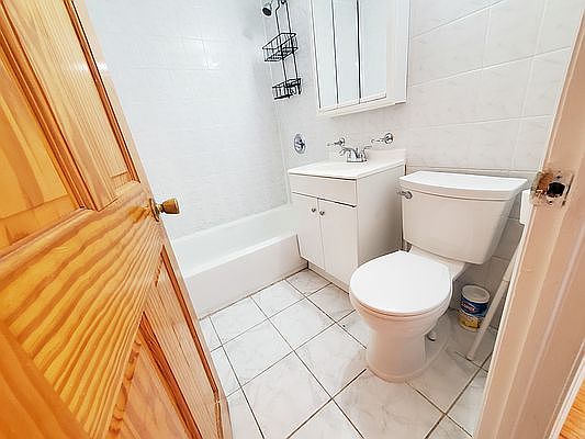 5th image of 934 E 99th St APT 7