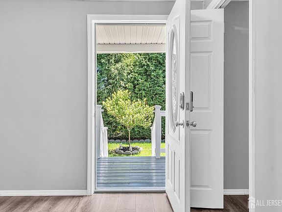 5th image of 133 Summerhill Rd