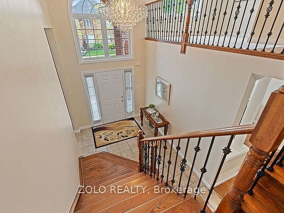 5th image of 42 Vinifera Dr