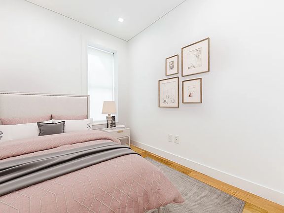 3rd image of 146 Mulberry St APT 14