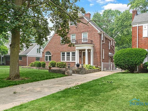 3rd image of 2447 Middlesex Dr