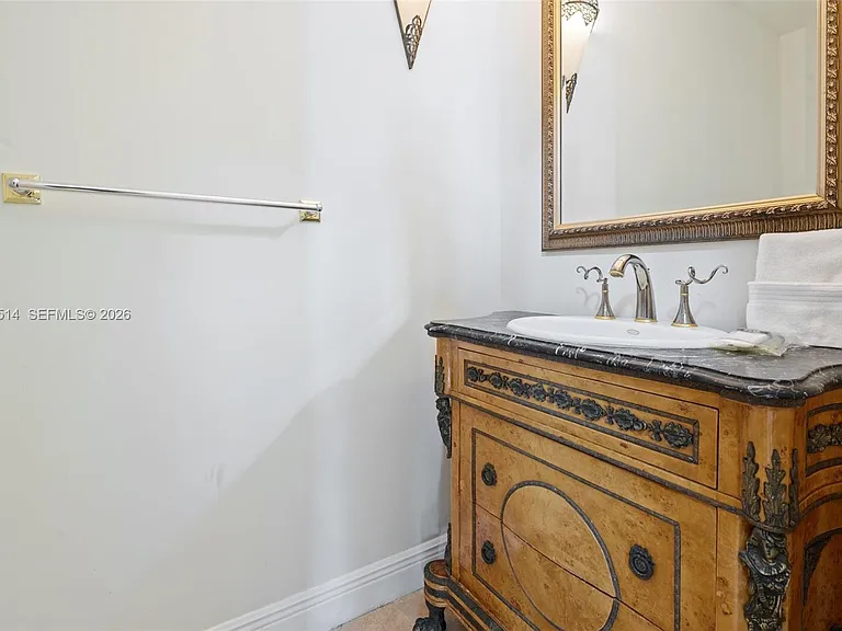 2501 Pine Tree Dr — Photo 20