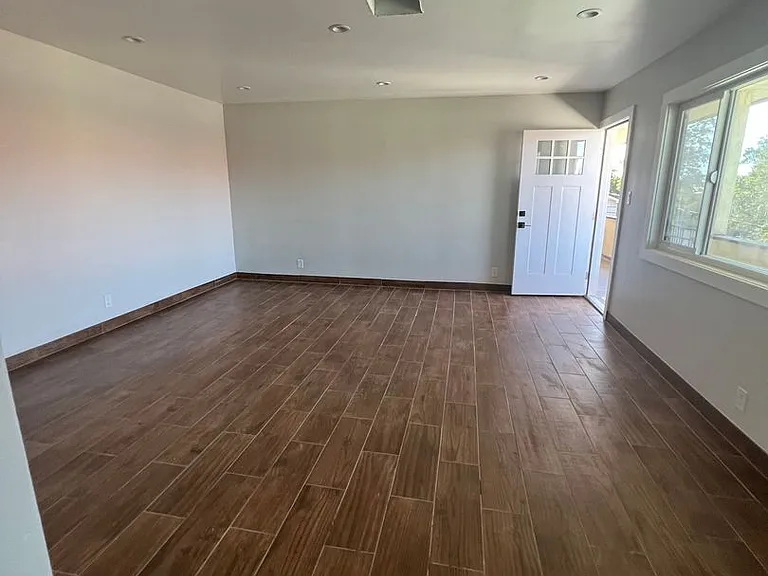 1819 S Manhattan Pl — Photo 24