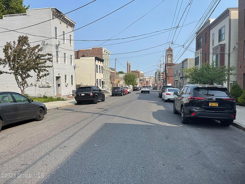 3rd image of 191 Sheridan Avenue