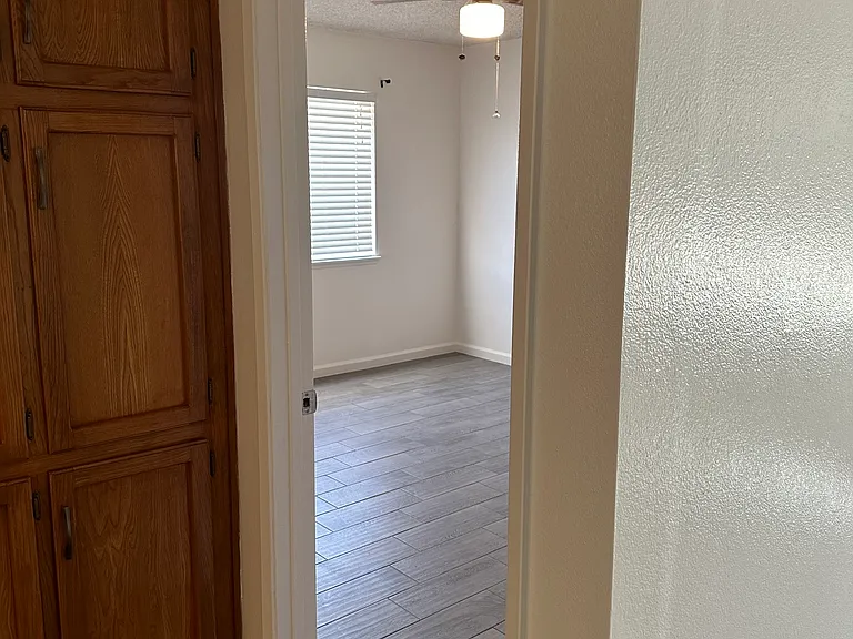 929 Perdew Ave — Photo 7