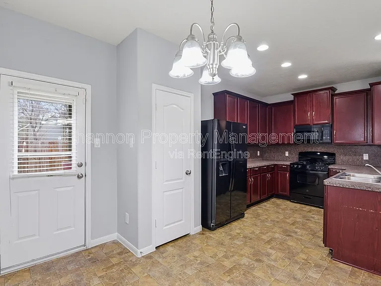 17142 Amarose Dr — Photo 7