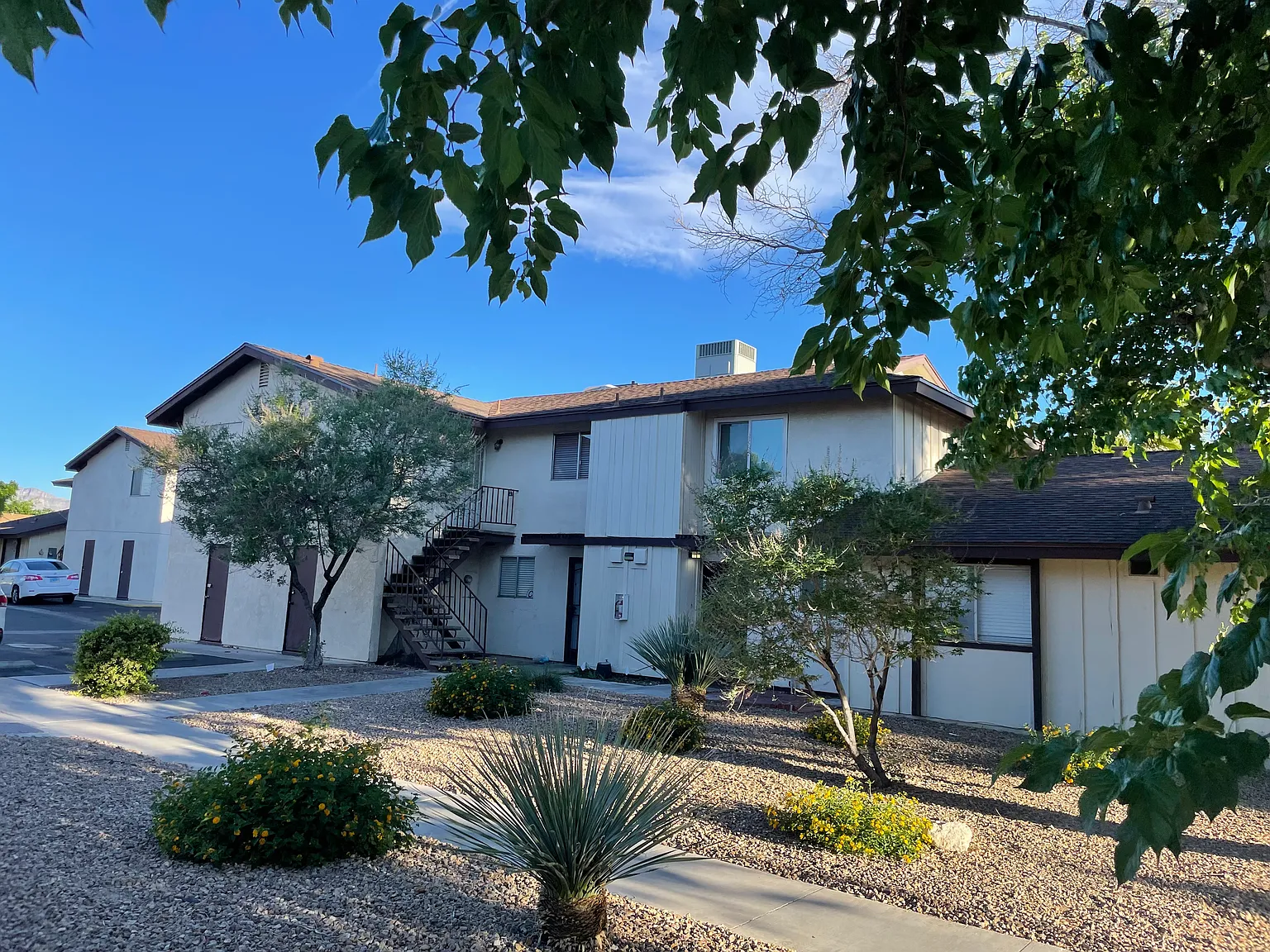2 bed, 1.5 bath, 1100 sqft, $1,600 — Photo 4