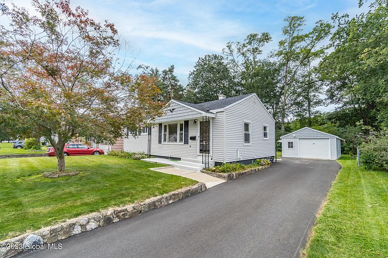 3rd image of 302 Howell Street