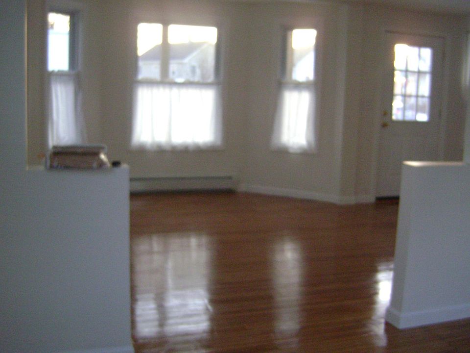 2nd image of 22 Crescent Ave