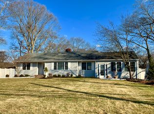 1561 Grundy Ave, Holbrook, NY 11741