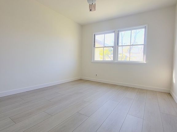 4th image of 2317 Merton Ave #4
