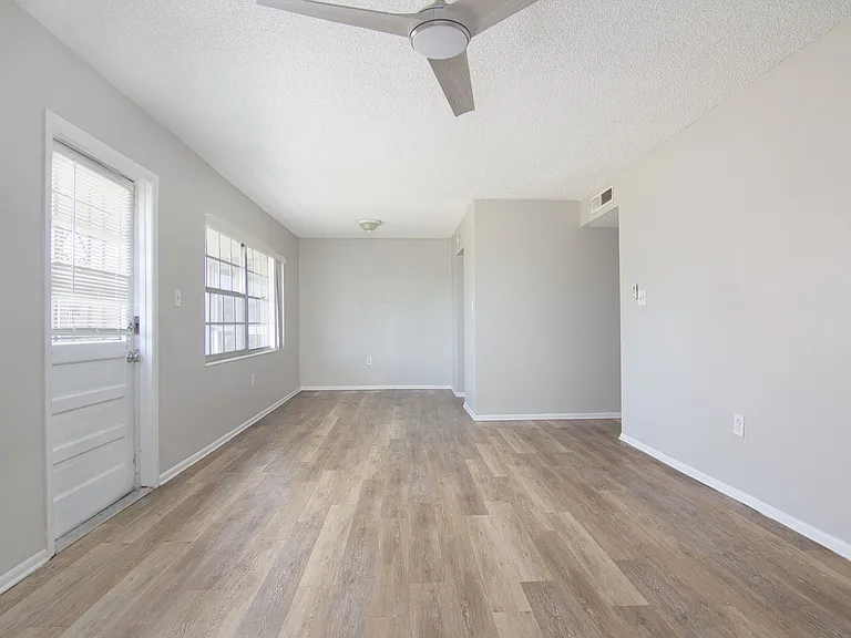 1424 Holden Ave #C — Photo 2