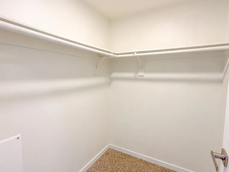La Perla Apartments — Photo 15