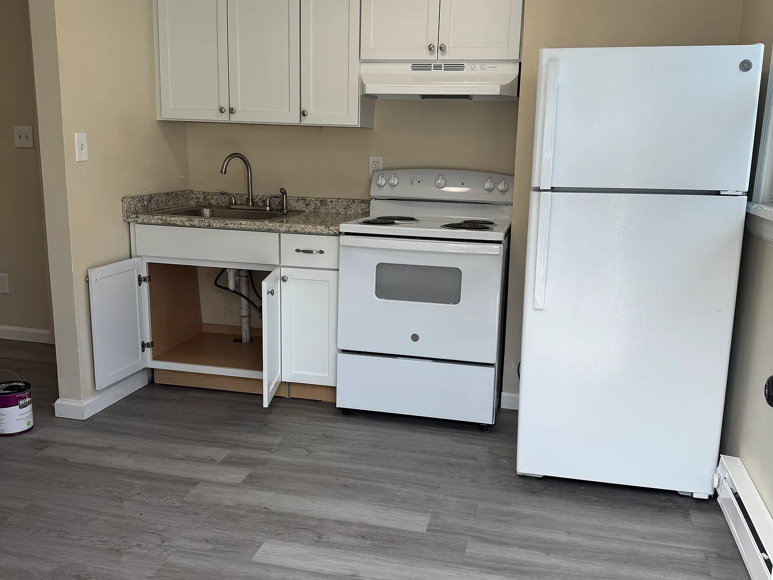 Studio, $825 — Photo 2