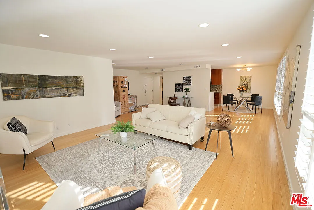 2 bed, 2.0 bath, 1230 sqft, $3,600 — Photo 2