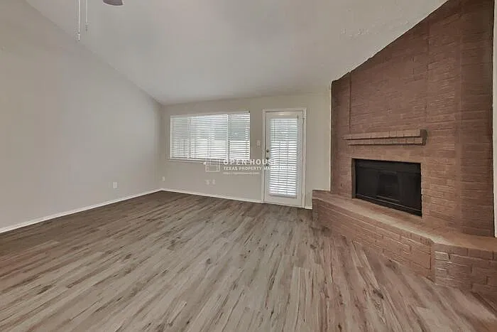 3 bed, 2.0 bath, 1602 sqft, $1,900 — Photo 3