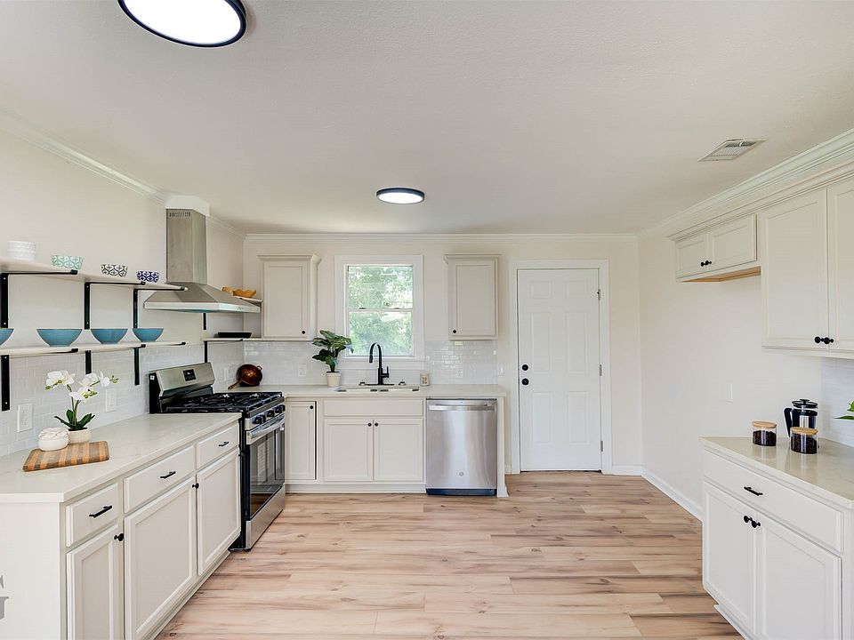 1st image of 286 Arthur Ave