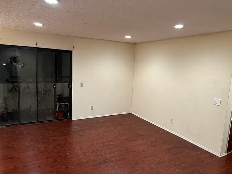 21815 Saticoy St #35 — Photo 3