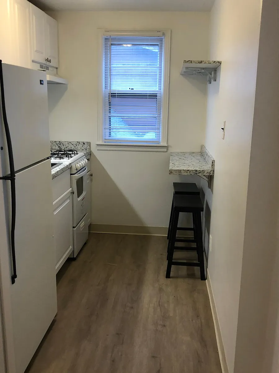 Building Photo - 1479 Belmont Ave #3