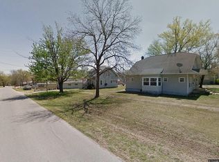 4 Illinois St, Oswego, KS 67356