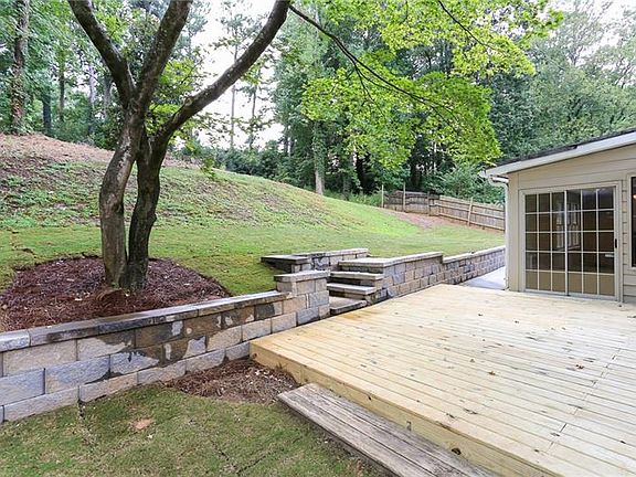 4th image of 3135 Highland Dr SE
