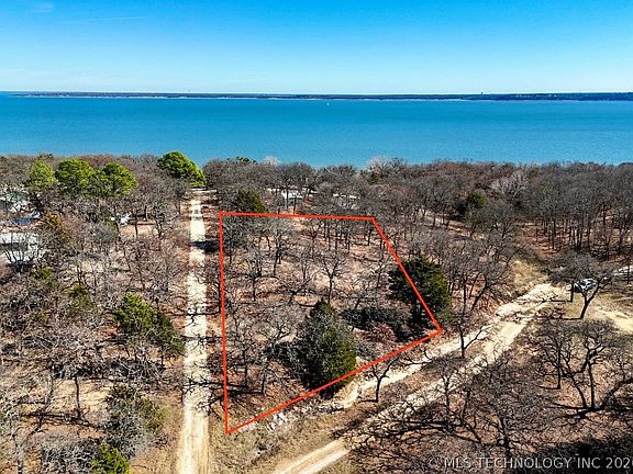 2nd image of 210 Maple Dr