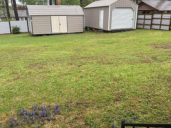 4th image of 230 Berg Ave