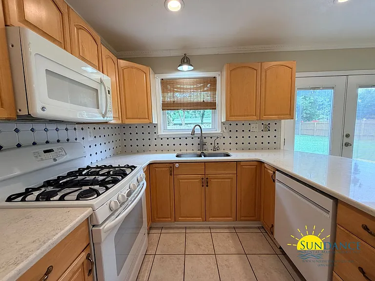 48 Poulton Dr — Photo 9