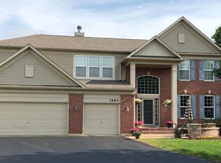 1590 McClellan Dr, Lindenhurst, IL 60046