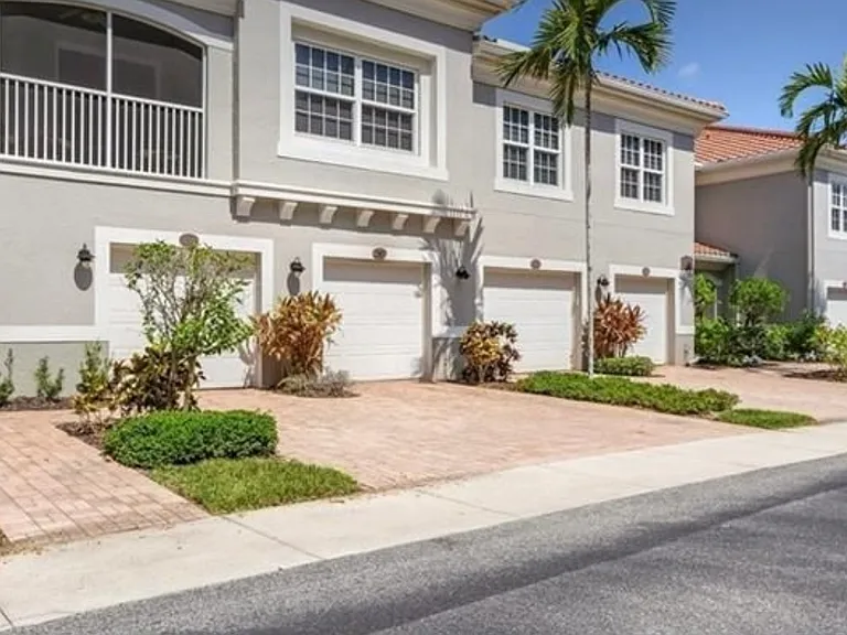 23550 Alamanda Dr #202 — Photo 2