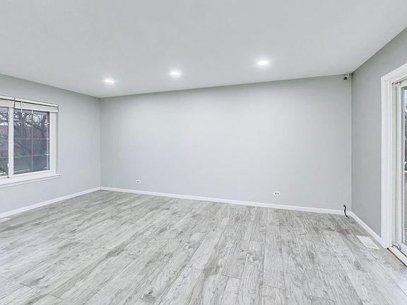 5th image of 1239 Spring Valley Dr