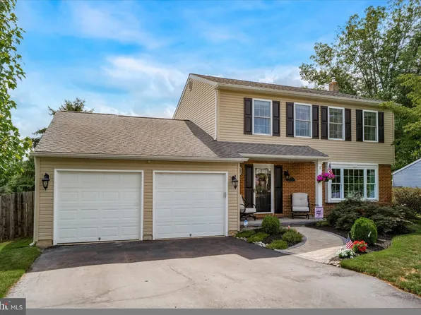 126 Hampton Dr, Langhorne, PA 19047