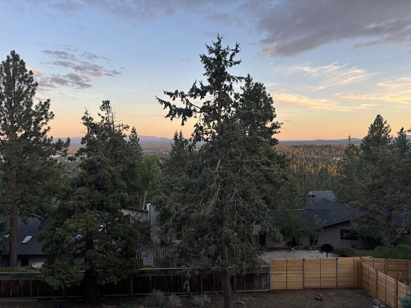 Light-Filled Bend Split-Level with Mountain Views & Flexible Space — Photo 3