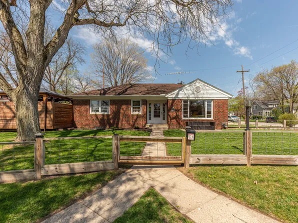 200 W McKay St, Saline, MI 48176