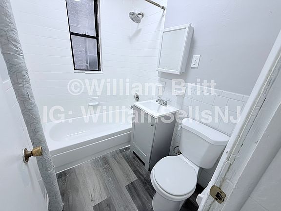 4th image of 122 Corbin Ave #204
