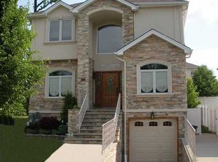 100 Covington Cir, Staten Island, NY 10309