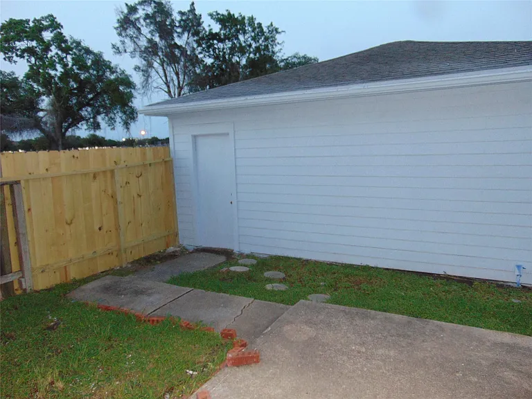8603 Rustling Leaves Dr — Photo 5