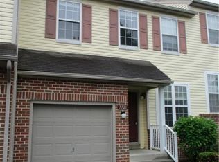 7721 Cross Creek Cir, Breinigsville, PA 18031