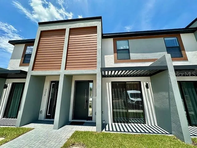3 bed, 3.0 bath, 1360 sqft, $2,250 — Photo 1
