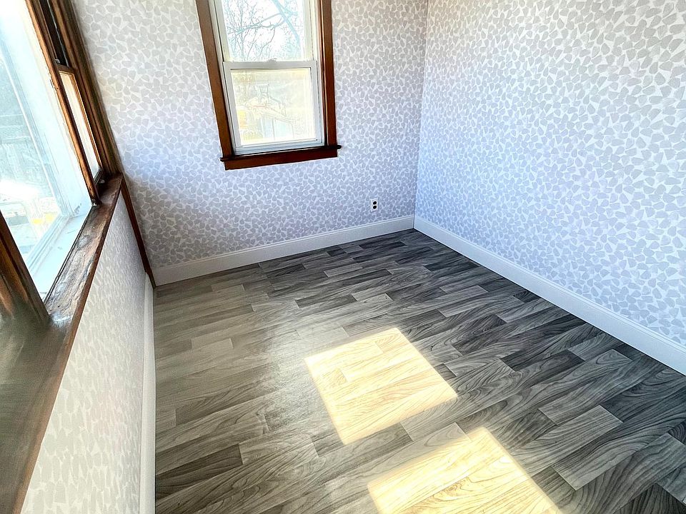2nd image of 425 Laurelwood Rd #C