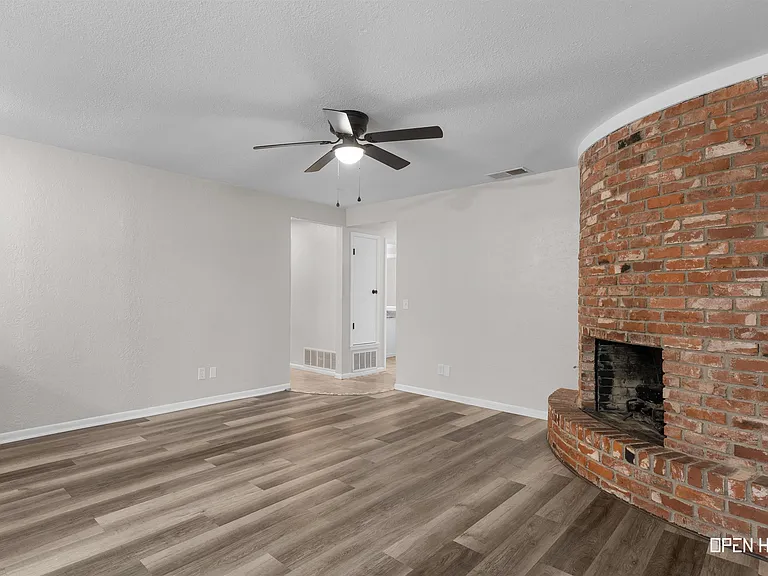 4916 Big Bend Dr — Photo 5